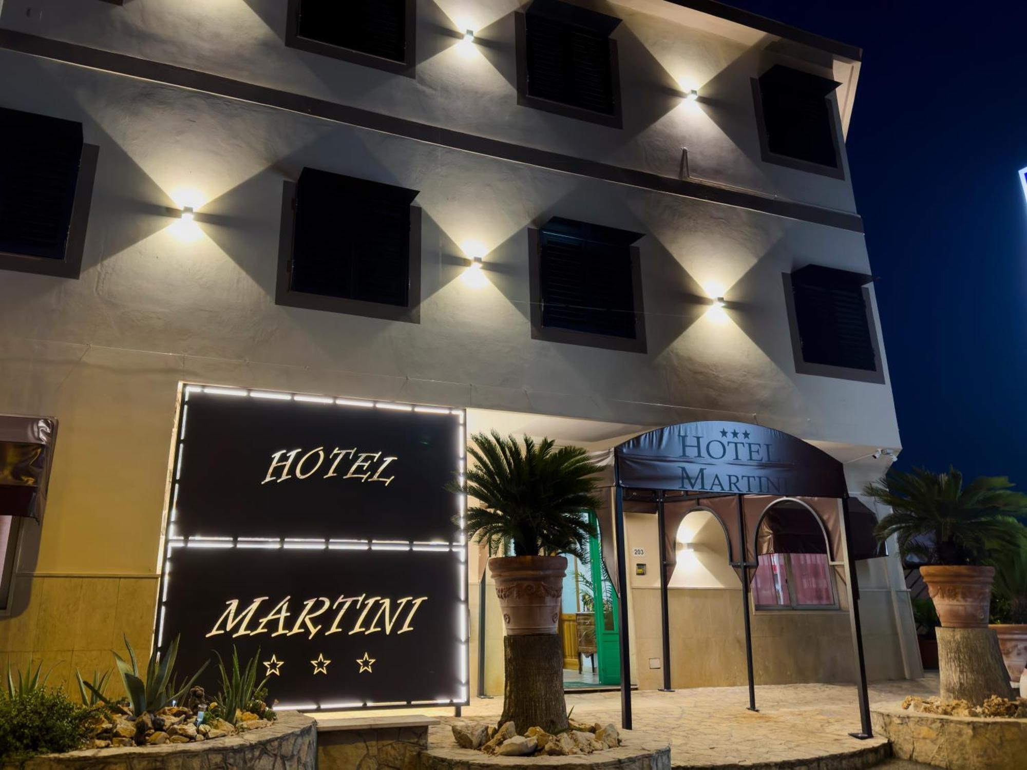 Hotel Martini Casavatore Bagian luar foto